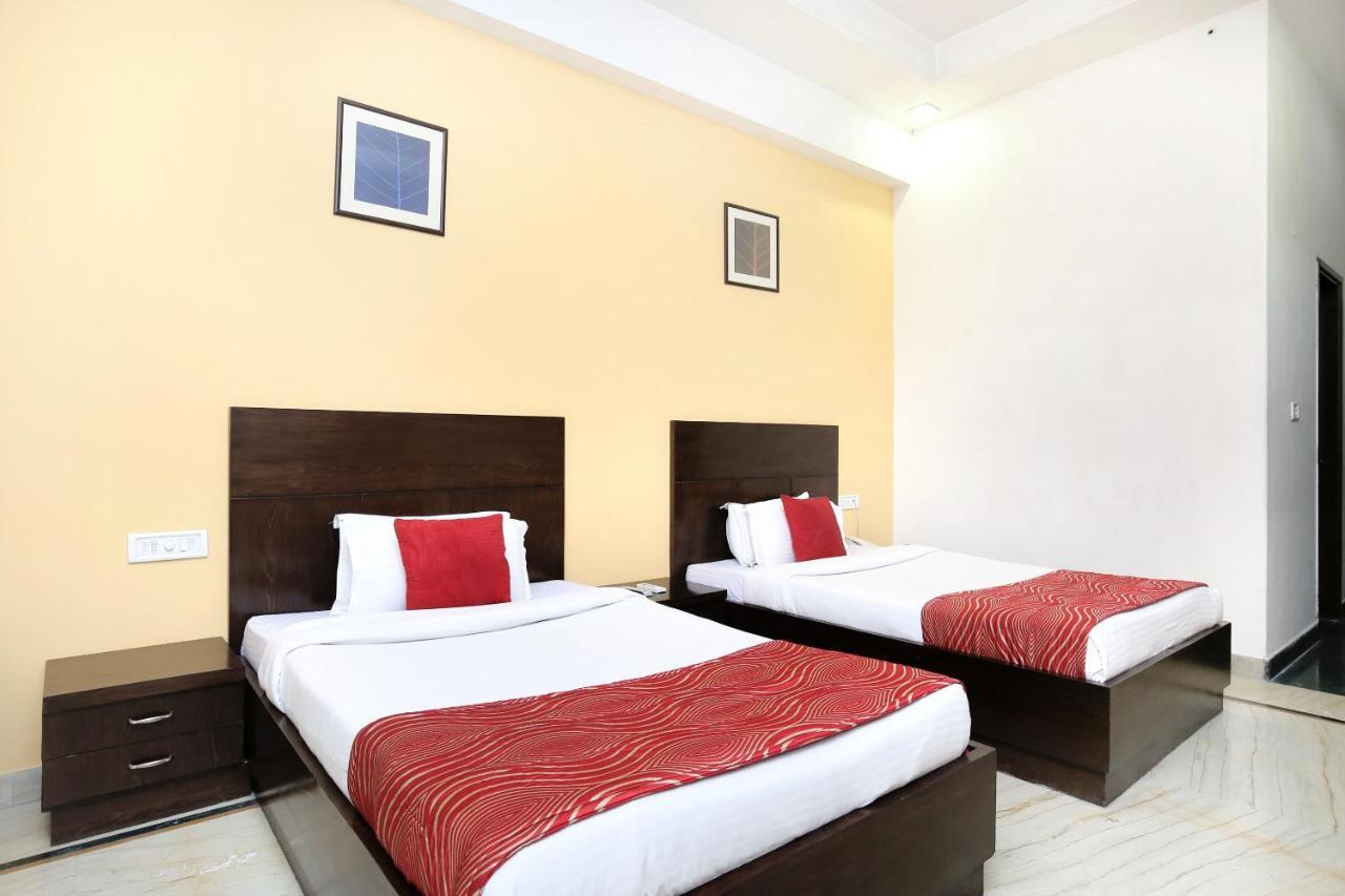 Capital O 15395 Hotel 42 Amritsar Exterior photo