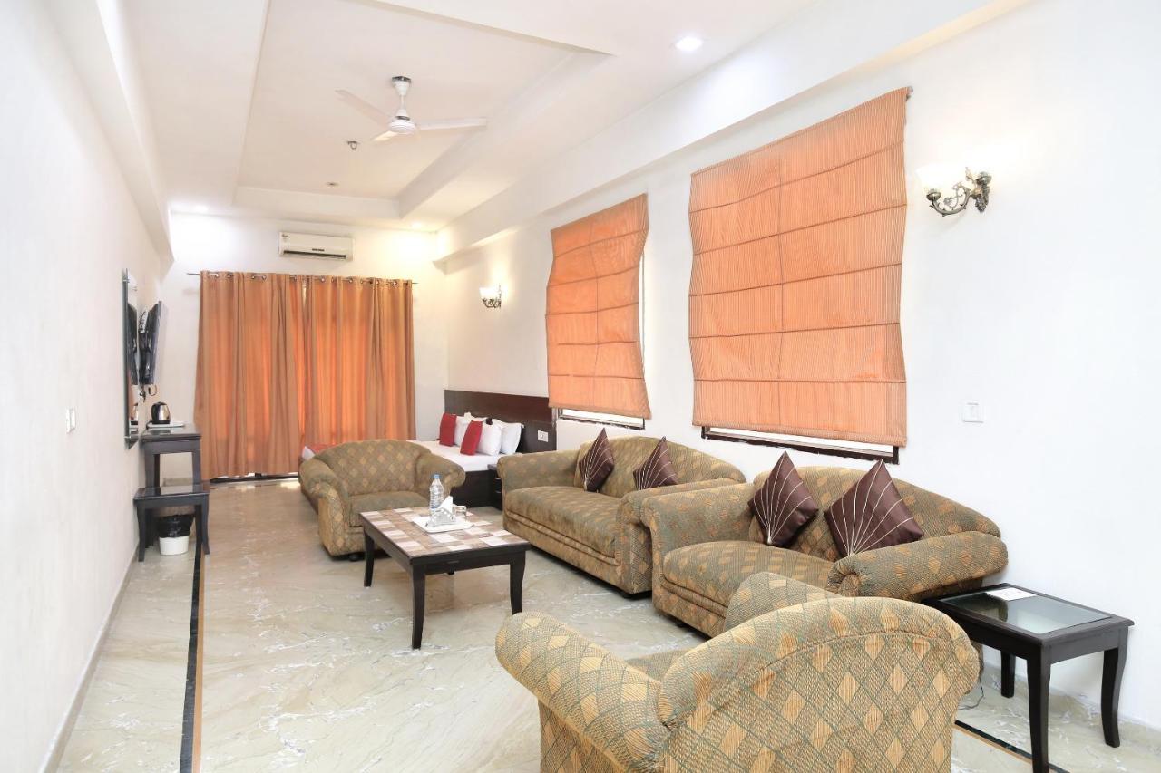 Capital O 15395 Hotel 42 Amritsar Exterior photo