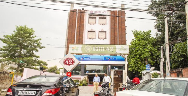 Capital O 15395 Hotel 42 Amritsar Exterior photo