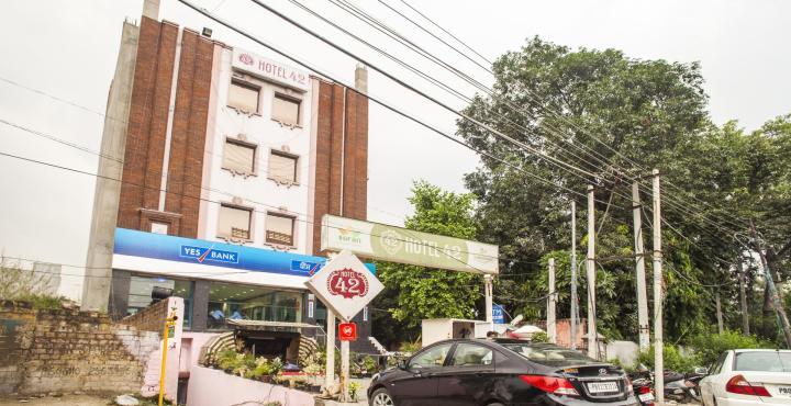 Capital O 15395 Hotel 42 Amritsar Exterior photo