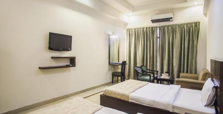 Capital O 15395 Hotel 42 Amritsar Exterior photo
