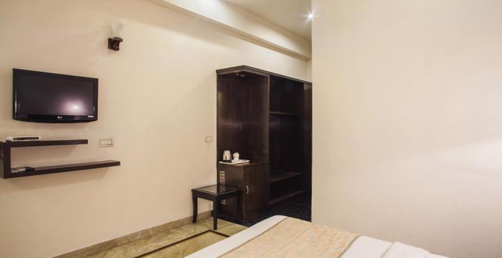 Capital O 15395 Hotel 42 Amritsar Exterior photo