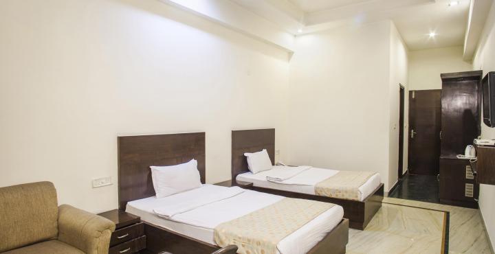 Capital O 15395 Hotel 42 Amritsar Exterior photo